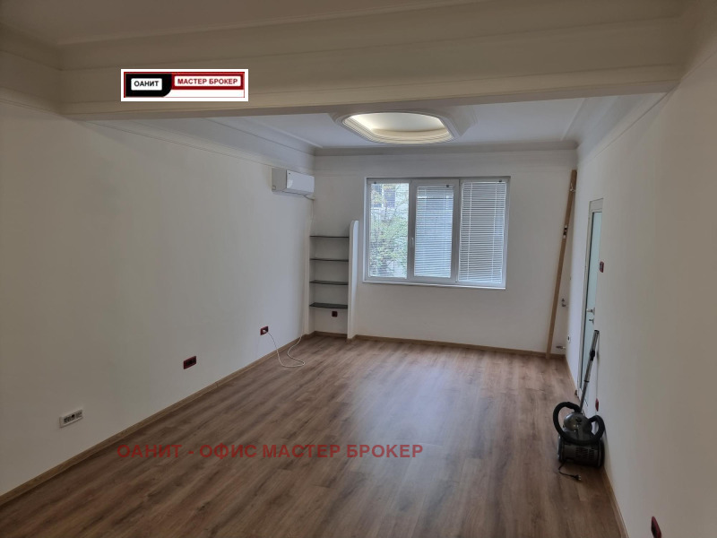 In vendita  2 camere da letto Sofia , Tsentar , 105 mq | 67642229