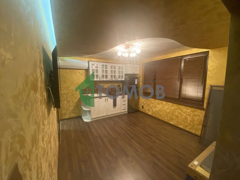 Продава 4-СТАЕН, гр. Шумен, Пазара, снимка 2 - Aпартаменти - 48767741