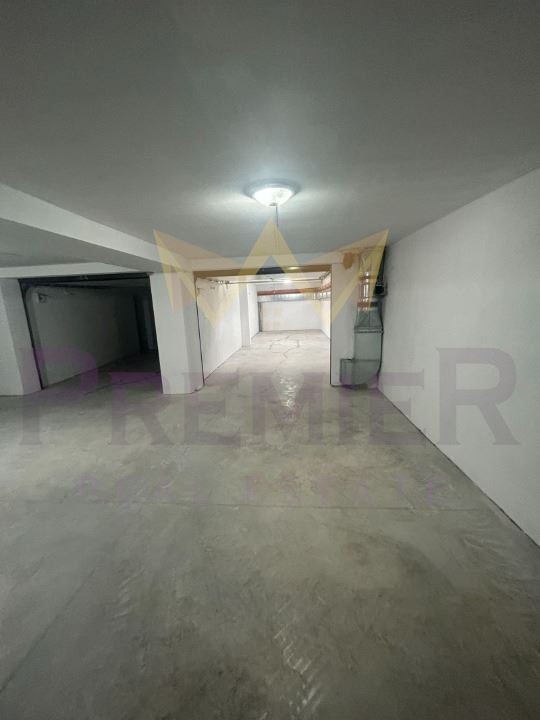 Продава ГАРАЖ, ПАРКОМЯСТО, гр. Варна, Център