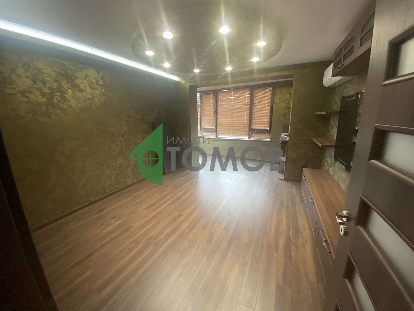 Продава 4-СТАЕН, гр. Шумен, Пазара, снимка 2 - Апартаменти - 48767741