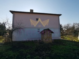 Maison Vedrina, région de Dobritch 4