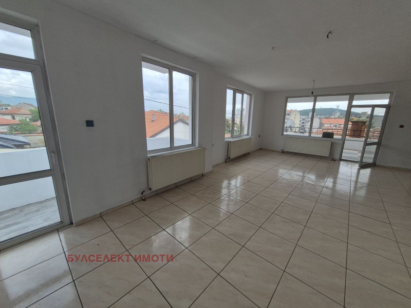 Продается  3 спальни Сливен , Комлука , 171 кв.м | 45022561 - изображение [2]