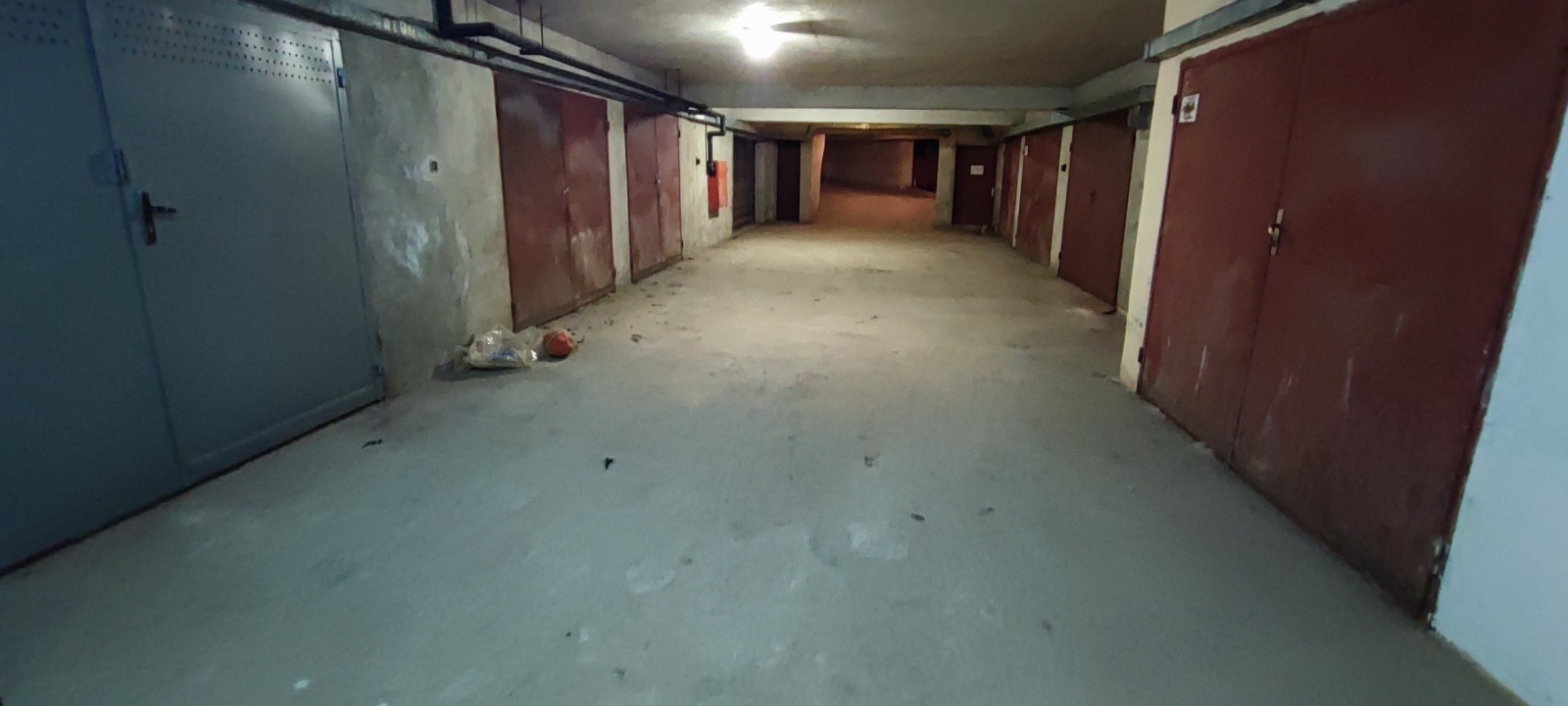 Продава ГАРАЖ, ПАРКОМЯСТО, гр. Русе, Център, снимка 4 - Гаражи и паркоместа - 54302759