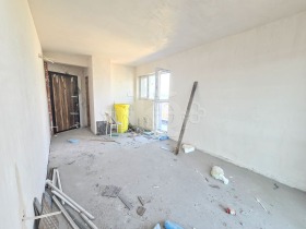 Studio Kolchozen pazar, Varna