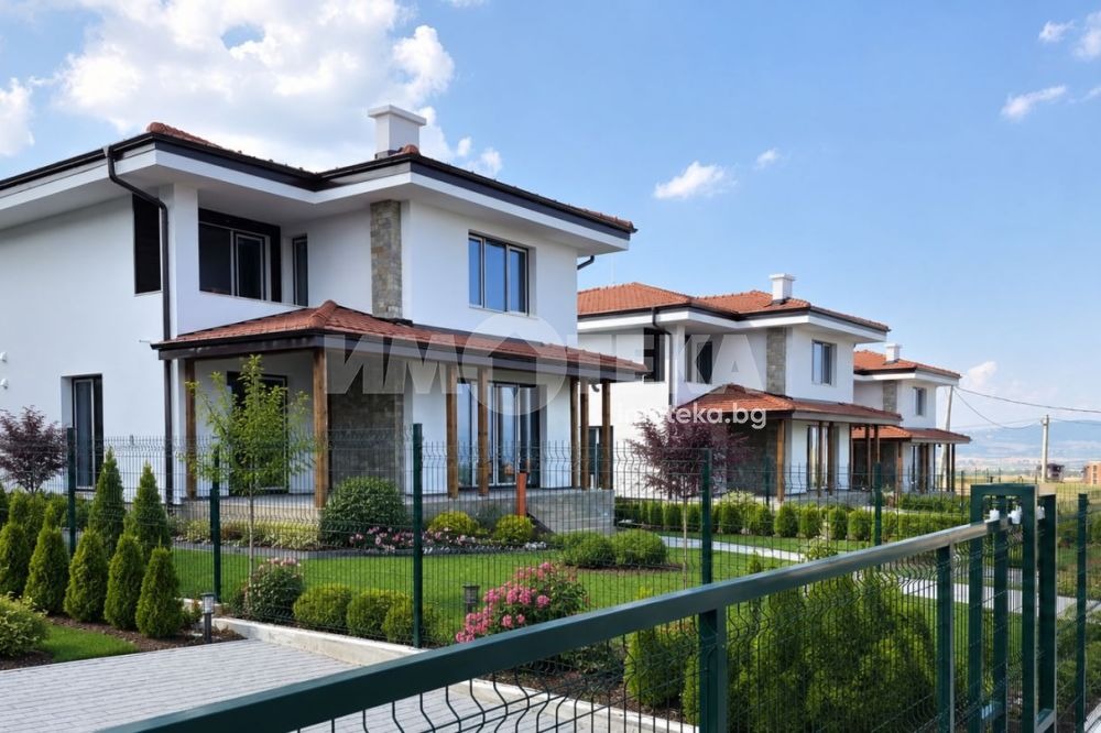 Продава КЪЩА, с. Гурмазово, област София област, снимка 2 - Къщи - 53204457