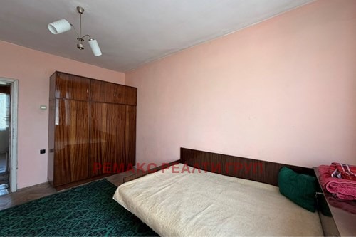 Продава МНОГОСТАЕН, гр. Търговище, Център, снимка 2 - Апартаменти - 55310839