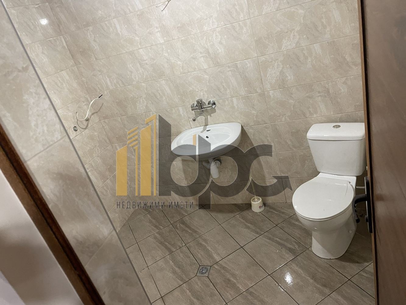 Продава КЪЩА, с. Ловец, област Шумен, снимка 2 - Къщи - 56093017