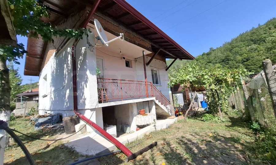Продава КЪЩА, с. Томпсън, област София област, снимка 15 - Къщи - 55644906