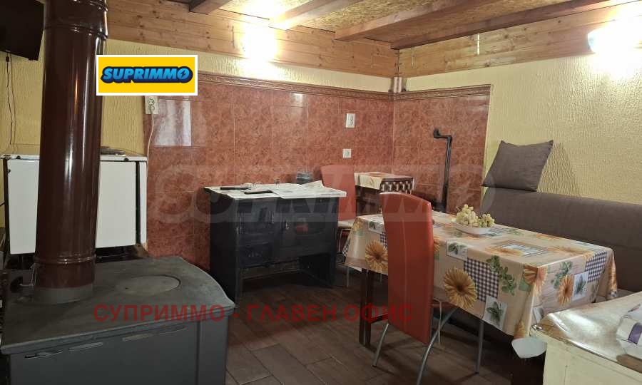 Продава КЪЩА, с. Томпсън, област София област