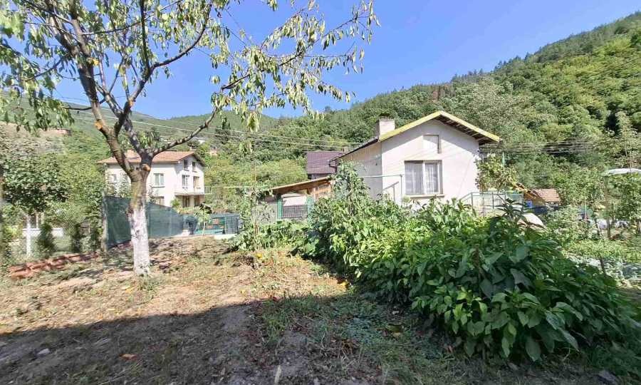 Продава КЪЩА, с. Томпсън, област София област, снимка 8 - Къщи - 55644906