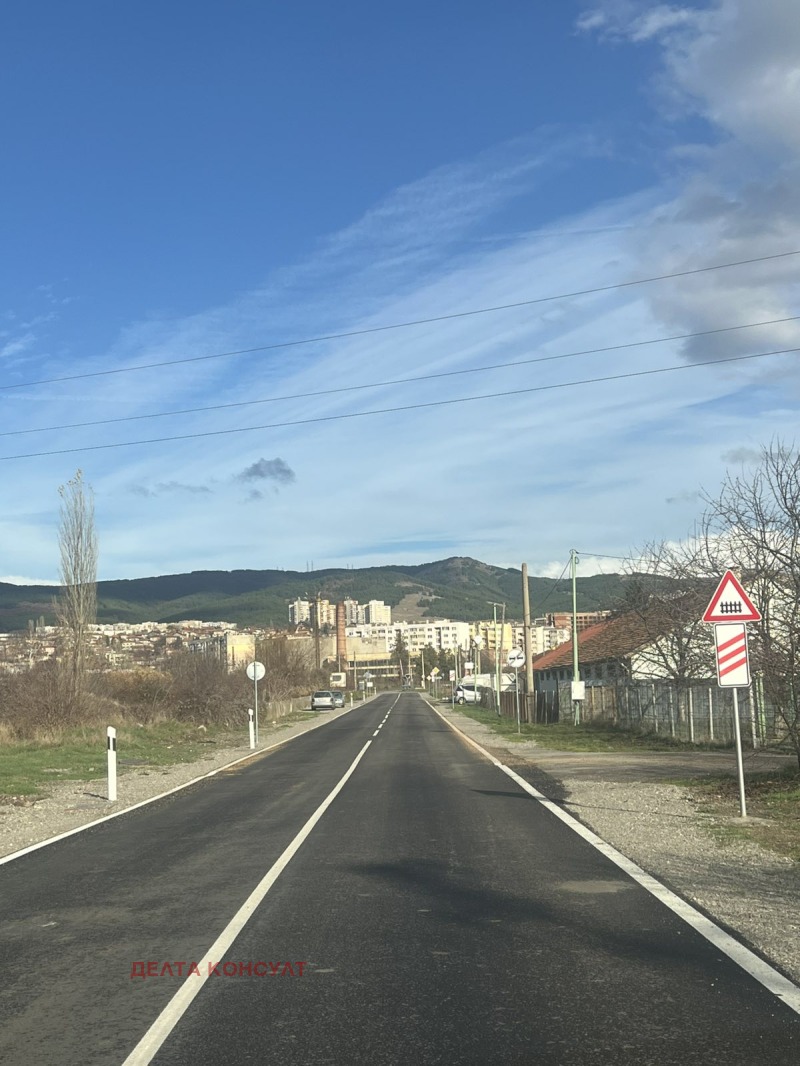 Продава ПАРЦЕЛ в област Перник, гр. Радомир - 27360 кв.м / 1 915 200 € » 3 745 805.62 лв., ДЕЛТА КОНСУЛТ
