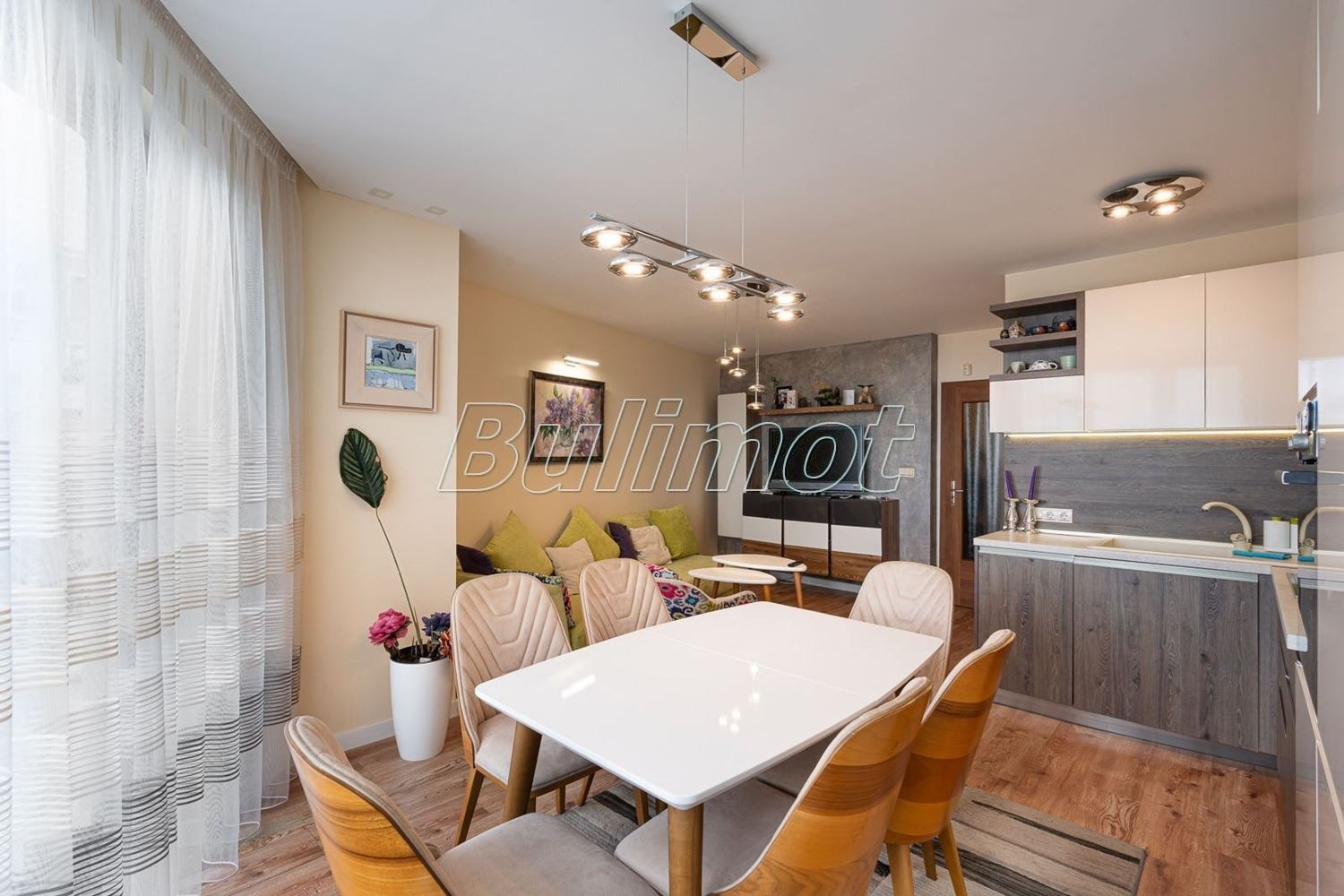 Продава 3-СТАЕН, гр. Варна, Бриз, снимка 2 - Апартаменти - 52707895