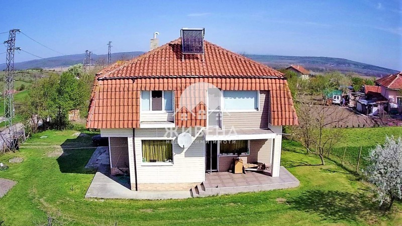 Продава КЪЩА в област Варна, с. Гроздьово - 200 кв.м / 155 000 € » 303 153.65 лв., ЖИВЕНА