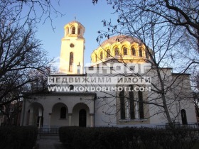 Хоусе Флоор Каршијака, Пловдив