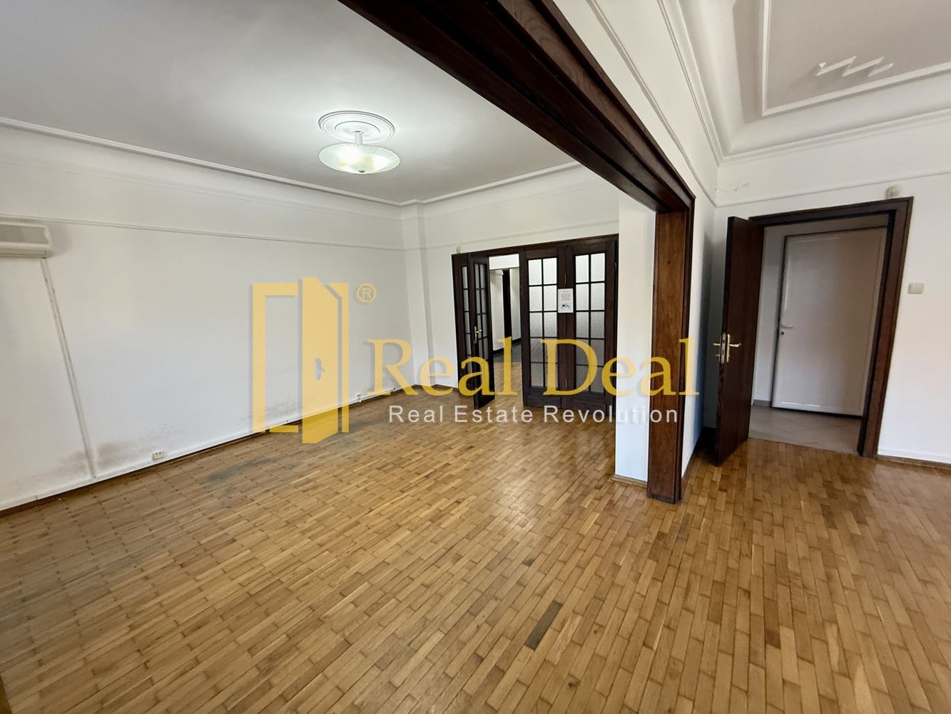 Продава МНОГОСТАЕН, гр. София, Център, снимка 3 - Апартаменти - 54646062