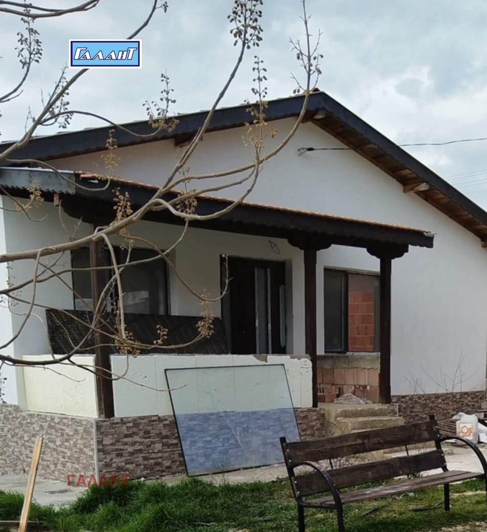 Продава КЪЩА, с. Кипра, област Варна