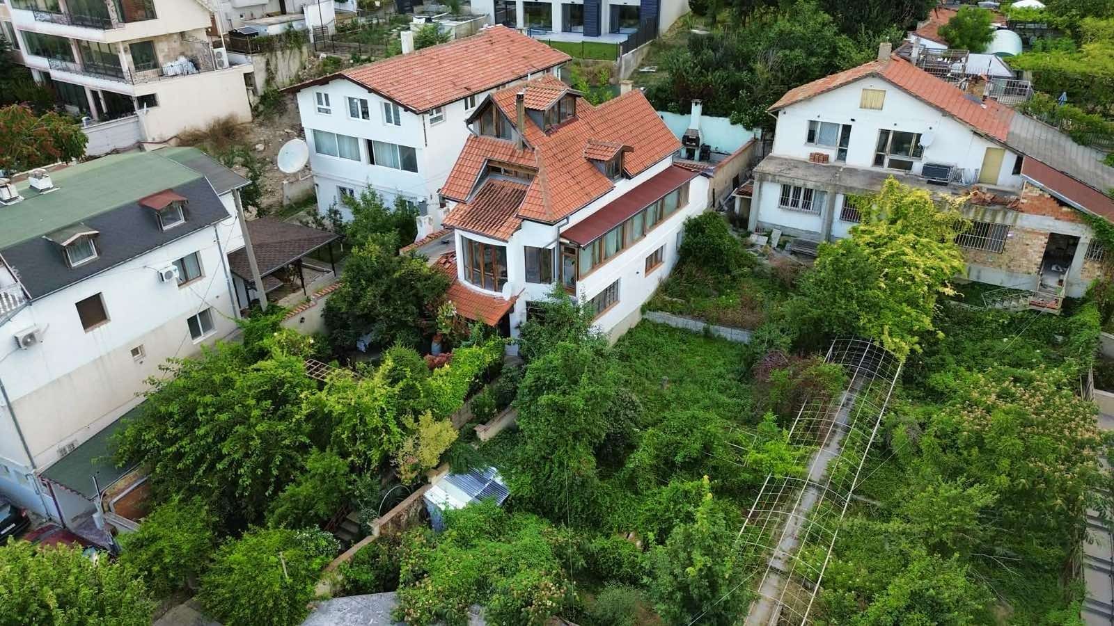 Продава КЪЩА, гр. Варна, Бриз, снимка 2 - Къщи - 55453984