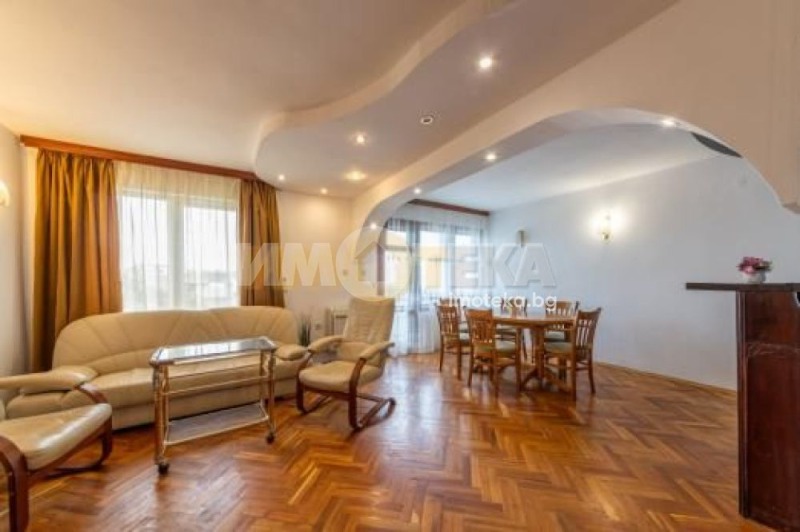 Продается  3+ спальни Варна , Колхозен пазар , 122 кв.м | 88869155