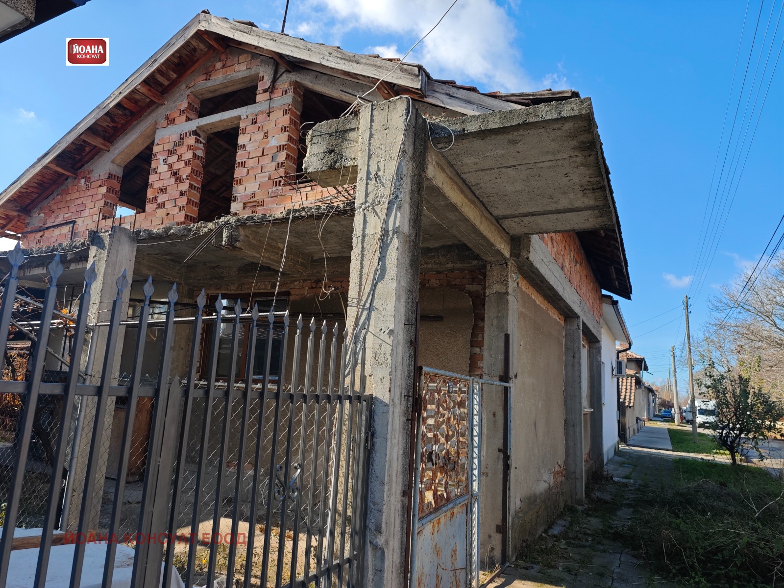 Продава КЪЩА, гр. Левски, област Плевен, снимка 2 - Къщи - 48128425