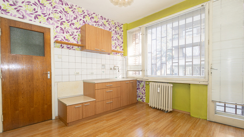 Продава ОФИС в град София, Център - 85 кв.м / 285 990 € » 559 347.82 лв., БОРА РИЪЛ ЕСТЕЙТ ООД