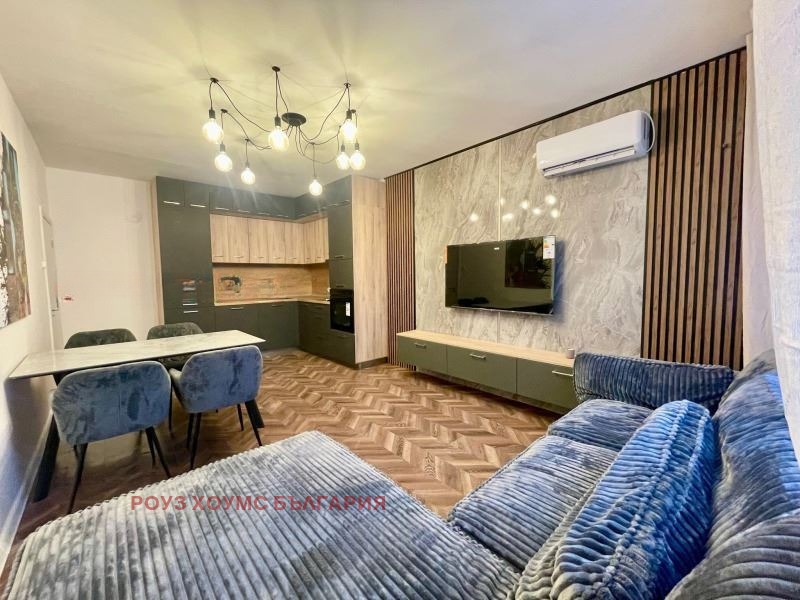 En venta  2 dormitorios Plovdiv , Jristo Smirnenski , 70 metros cuadrados | 98749904
