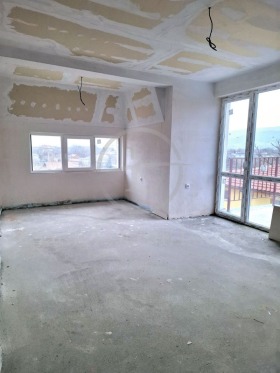 Продава 2-стаен град Пловдив Коматево - [1] 