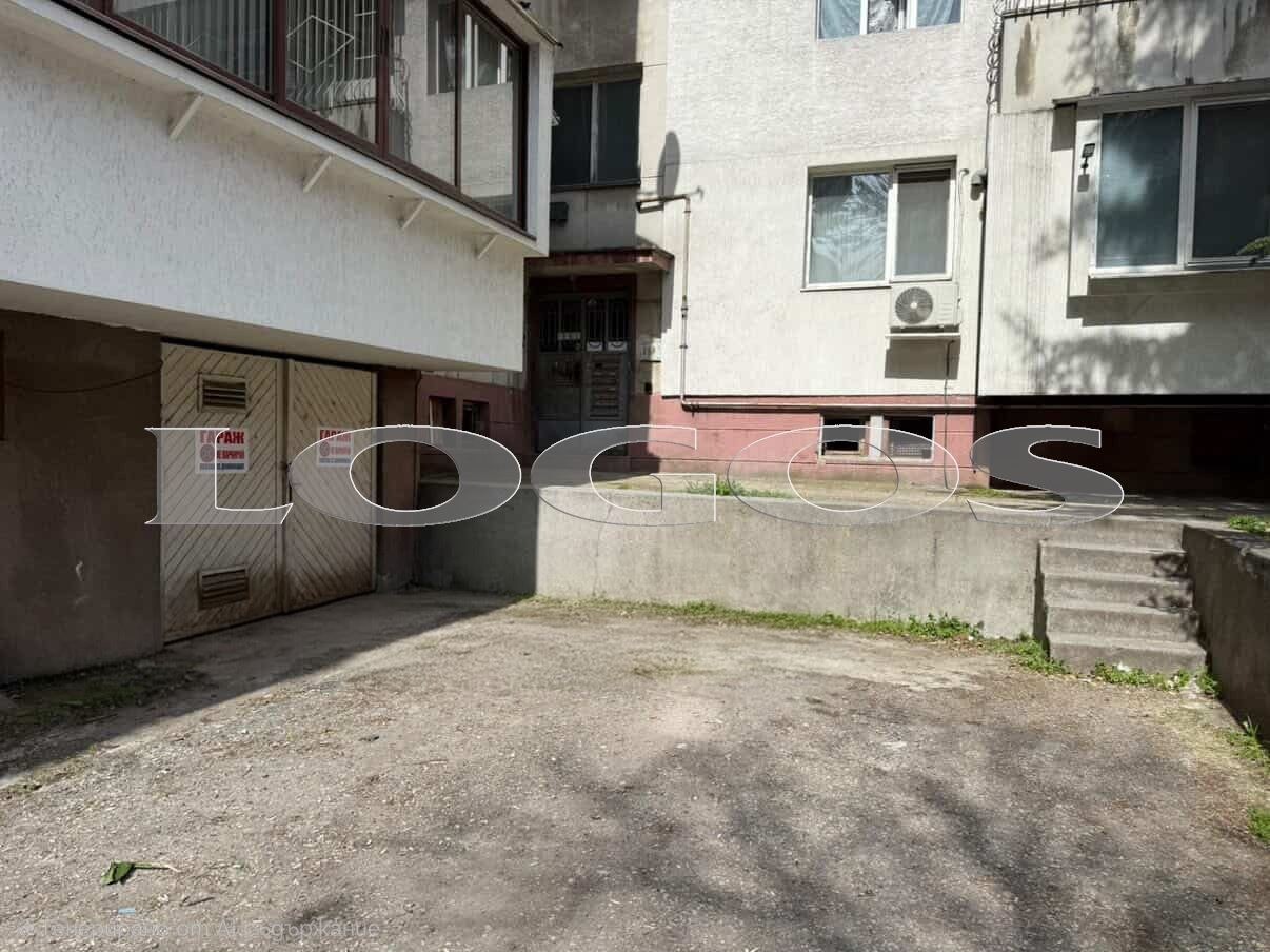 Продава ГАРАЖ, ПАРКОМЯСТО, гр. Варна, Център