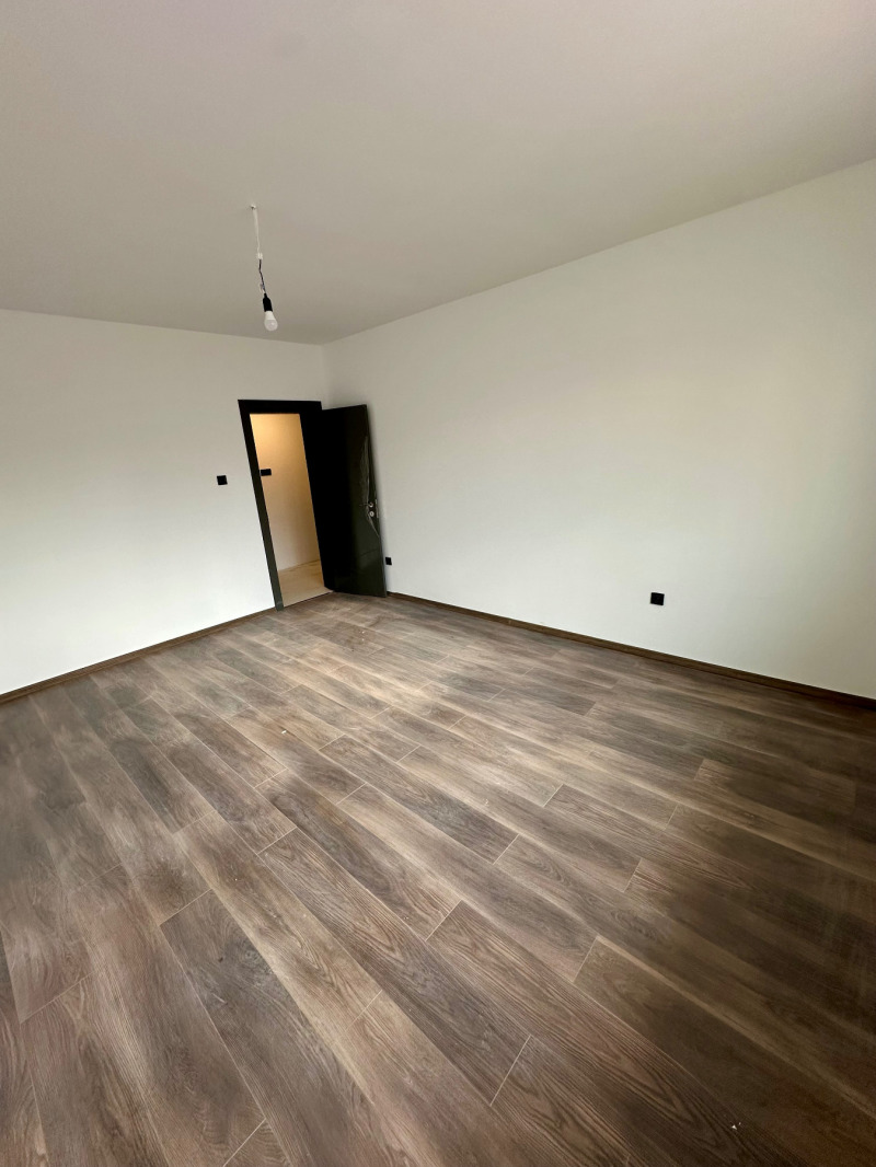 Продава ЕТАЖ ОТ КЪЩА, гр. Пловдив, Гагарин, снимка 8 - Етаж от къща - 52874801