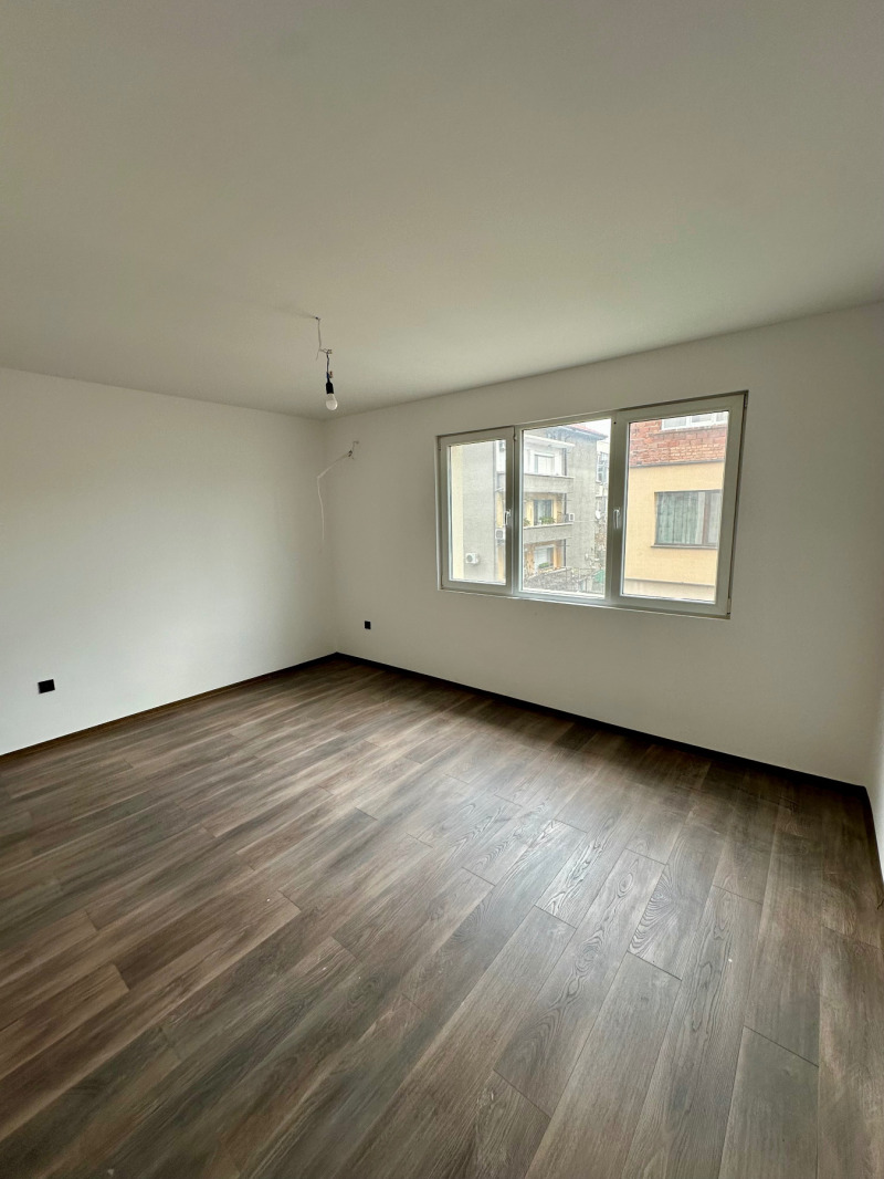 Продава ЕТАЖ ОТ КЪЩА, гр. Пловдив, Гагарин, снимка 5 - Етаж от къща - 52874801