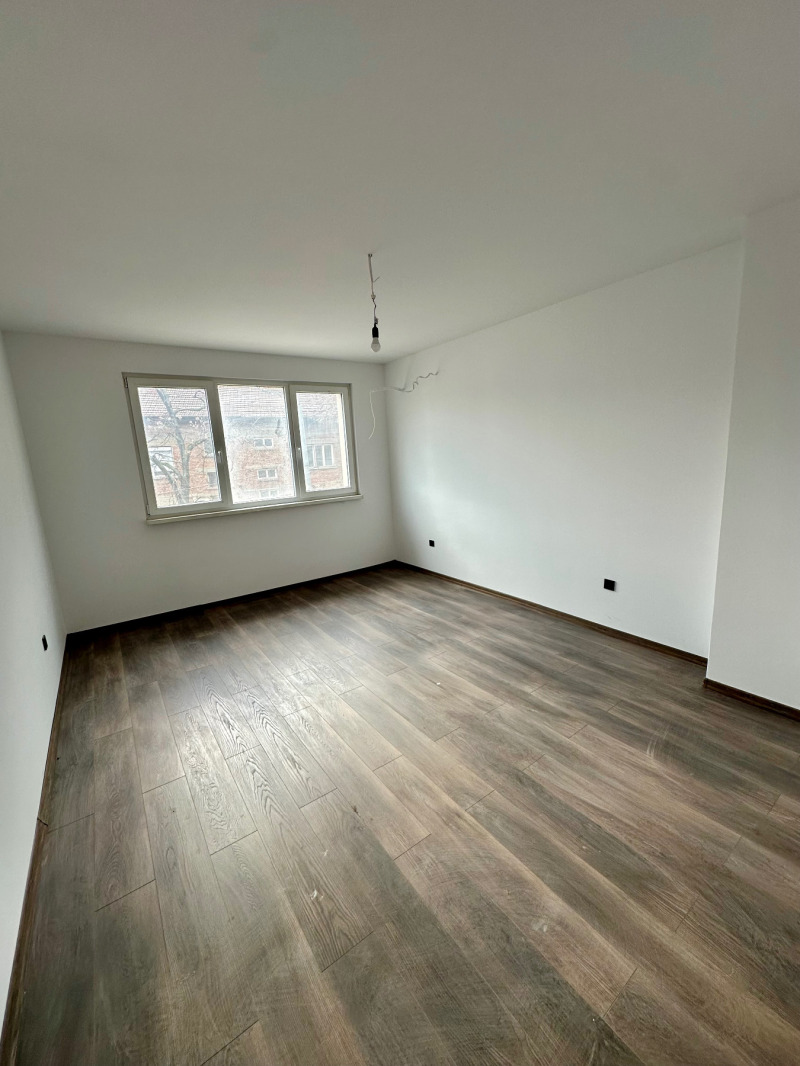 Продава ЕТАЖ ОТ КЪЩА, гр. Пловдив, Гагарин, снимка 7 - Етаж от къща - 52874801