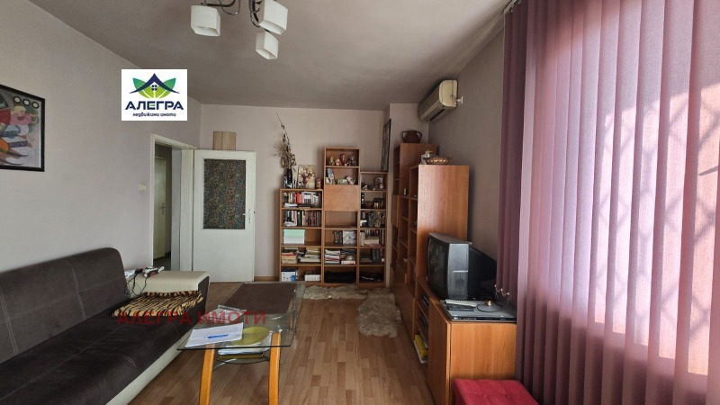 Продава 3-СТАЕН, гр. Пазарджик, Изток, снимка 2 - Апартаменти - 52693010