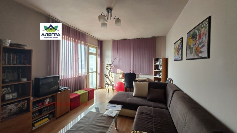 Продава 3-СТАЕН, гр. Пазарджик, Изток