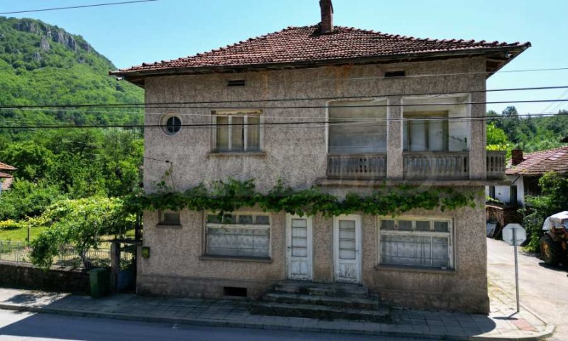 De vânzare  Casa regiunea Lovech , Troian , 241 mp | 54621791