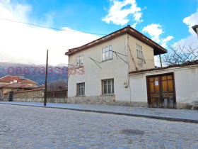 Продажба на имоти в гр. Карлово, област Пловдив — страница 6 - изображение 9 