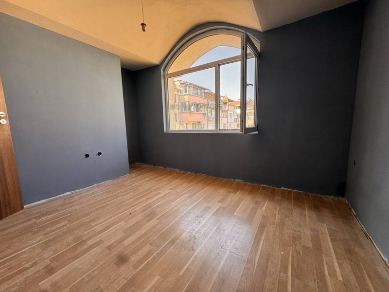 En venta  2 dormitorios Burgas , Vazrazhdane , 84 metros cuadrados | 40799419