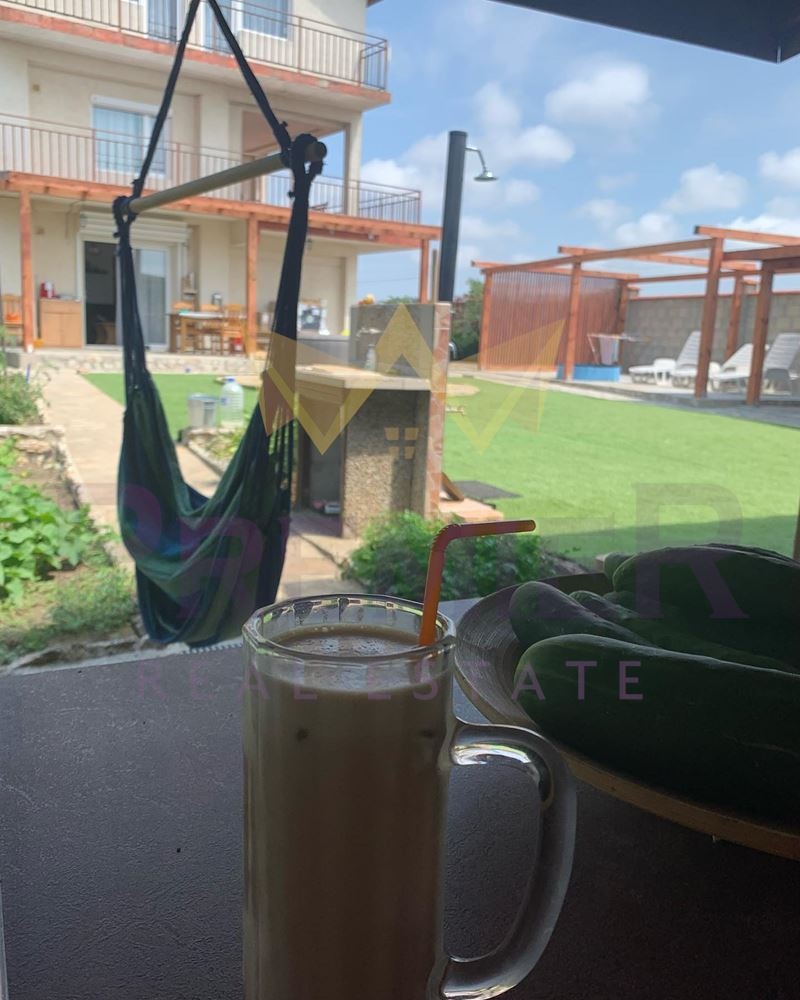 Продава КЪЩА, с. Божурец, област Добрич