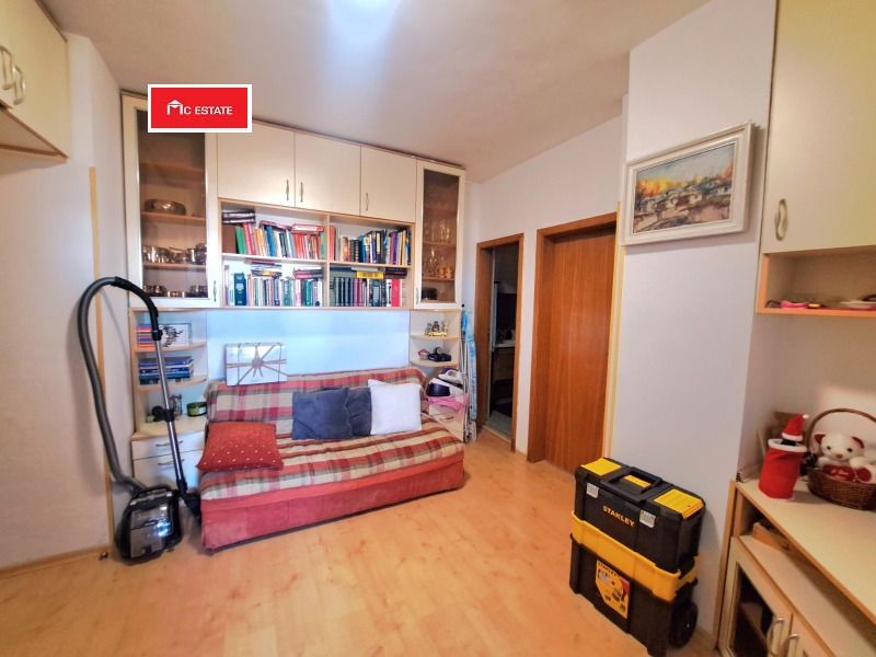 De vânzare  3 dormitoare Sofia , Țentâr , 165 mp | 39679887 - imagine [10]