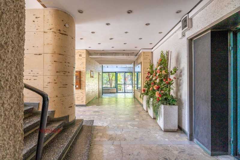 Продава МНОГОСТАЕН, гр. София, Яворов, снимка 3 - Апартаменти - 52289005