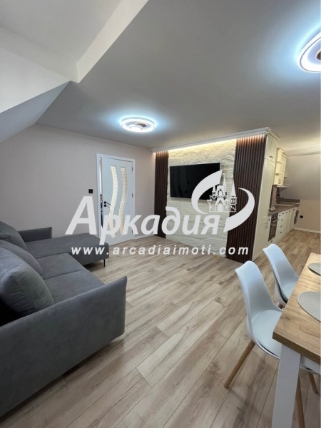 En venta  2 dormitorios Plovdiv , Jristo Smirnenski , 114 metros cuadrados | 45111147
