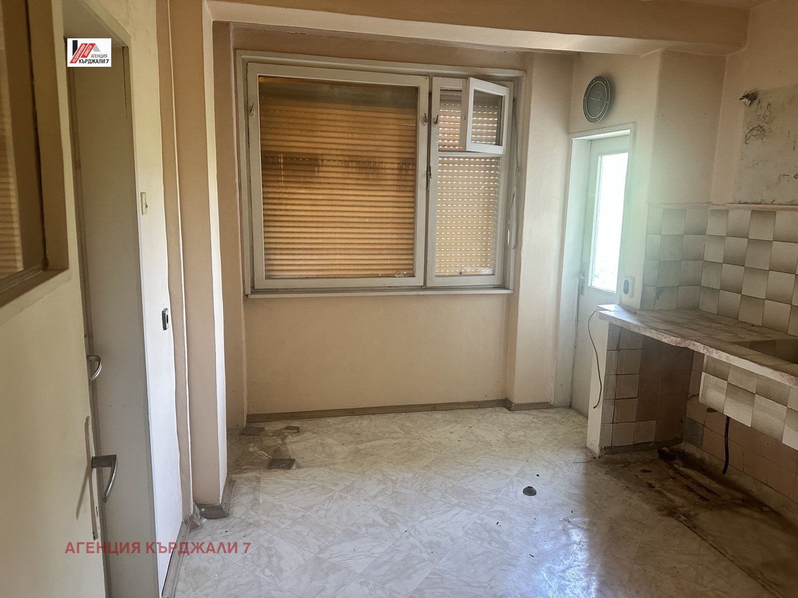 Продава МНОГОСТАЕН, гр. Кърджали, Център, снимка 10 - Апартаменти - 54451010