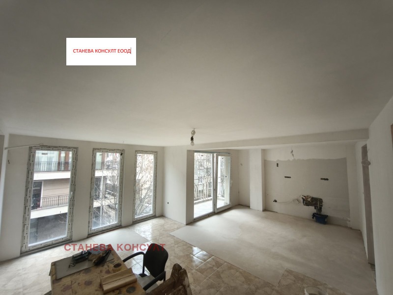 Продава 4-СТАЕН, гр. София, Оборище, снимка 2 - Апартаменти - 53229030