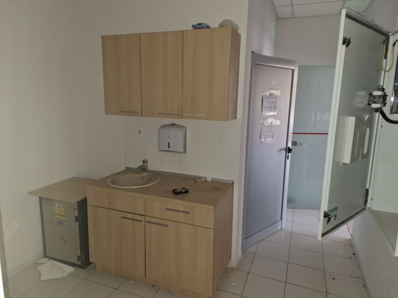 Продава МАГАЗИН, гр. Добрич, Център, снимка 4 - Магазини - 52221549