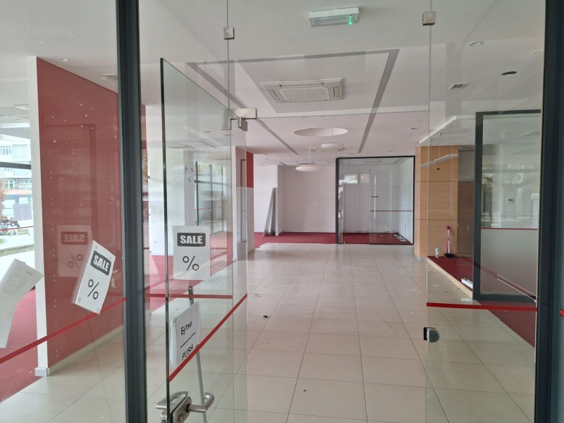 Продава МАГАЗИН, гр. Добрич, Център, снимка 2 - Магазини - 52221549