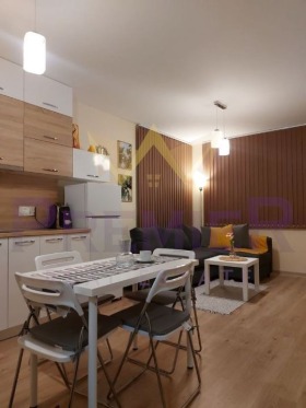 1 quarto Vinica, Varna