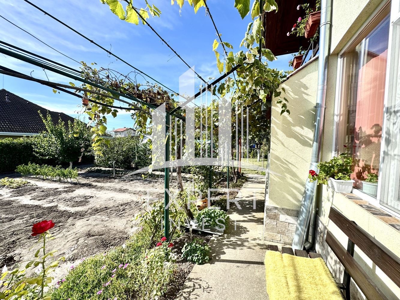 Продава КЪЩА, с. Здравец, област Варна, снимка 14 - Къщи - 56213136