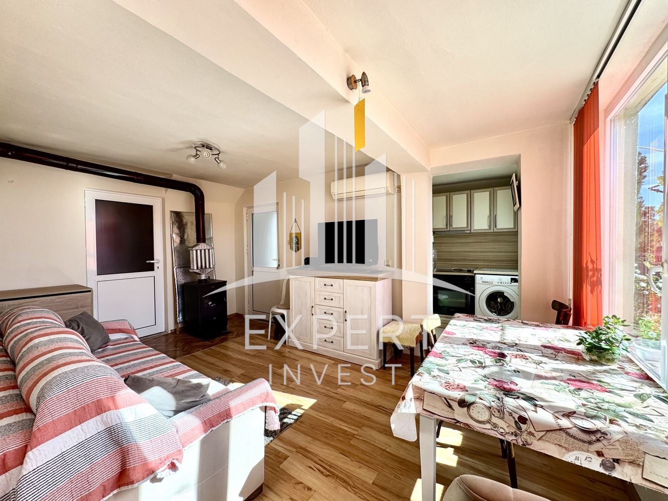 Продава КЪЩА, с. Здравец, област Варна, снимка 2 - Къщи - 56213136