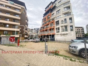 Офис град София, Студентски град 12