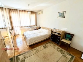 2 Schlafzimmer Tschajka, Warna