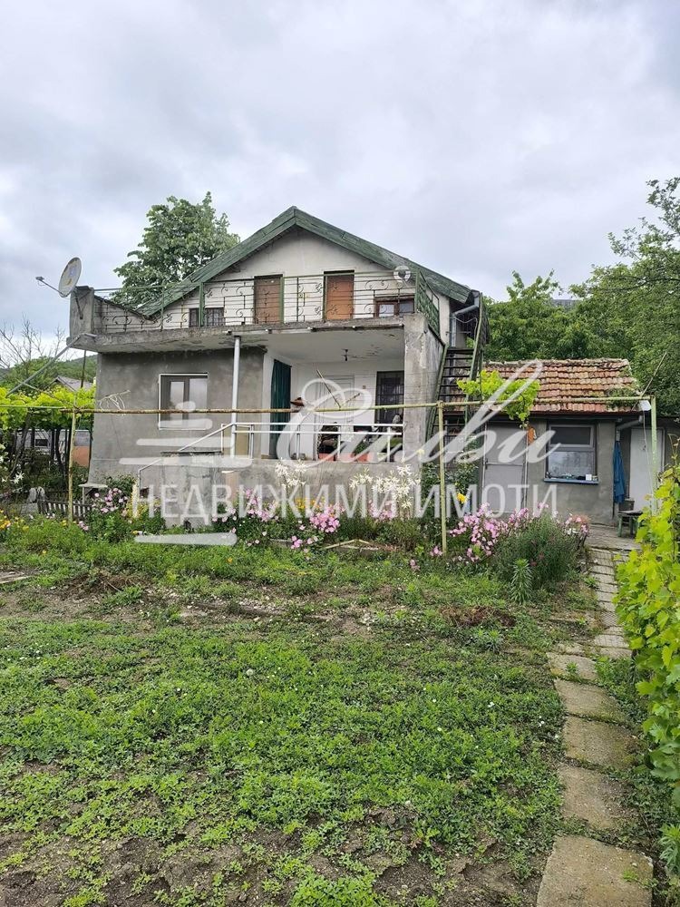 Продава ВИЛА, гр. Шумен, м-т Под Манастира