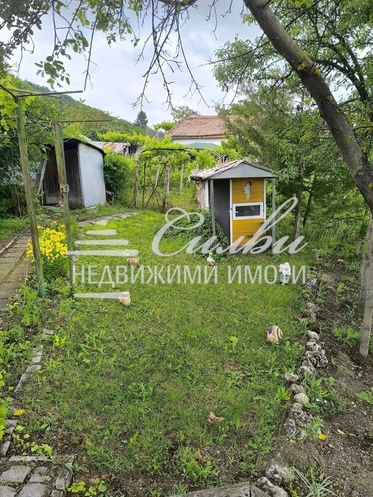 Продава ВИЛА, гр. Шумен, м-т Под Манастира, снимка 2 - Вили - 54968407